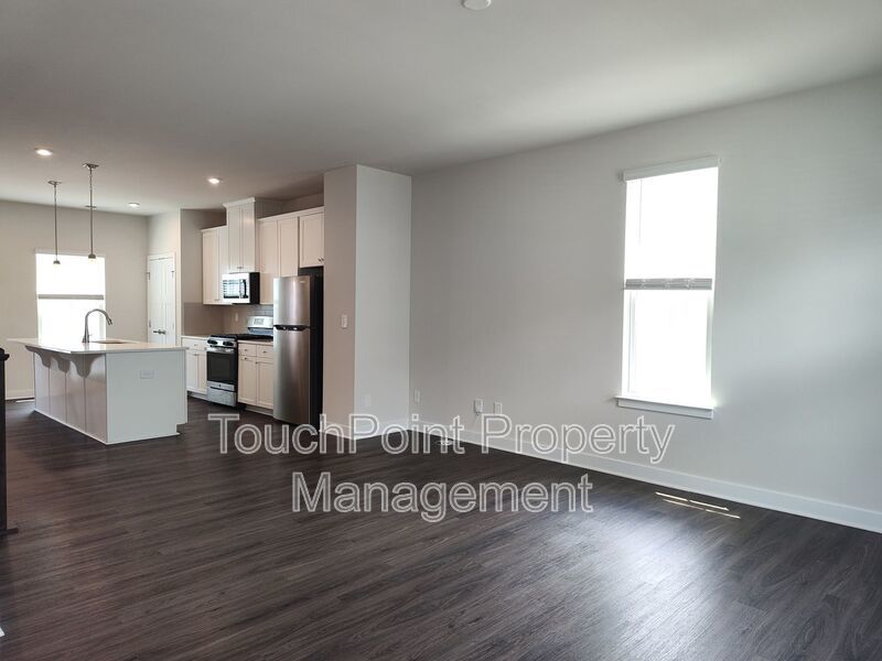 Beautiful End Unit Townhome located in the Towns at Mallard Mills community! property image