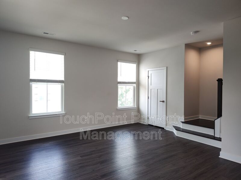 Beautiful End Unit Townhome located in the Towns at Mallard Mills community! property image