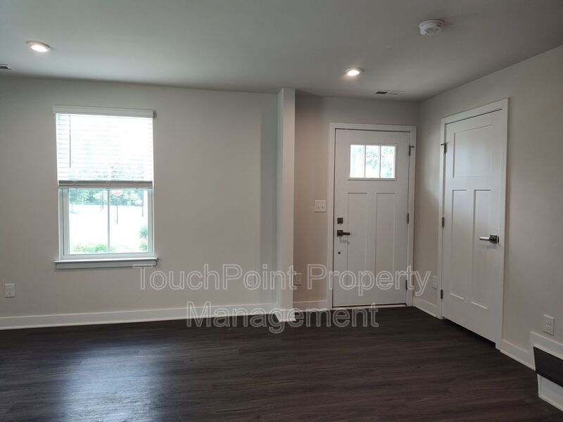 Beautiful End Unit Townhome located in the Towns at Mallard Mills community! property image