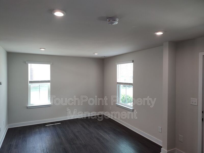 Beautiful End Unit Townhome located in the Towns at Mallard Mills community! property image