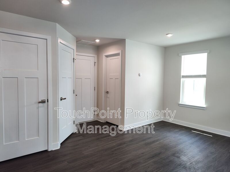 Beautiful End Unit Townhome located in the Towns at Mallard Mills community! property image