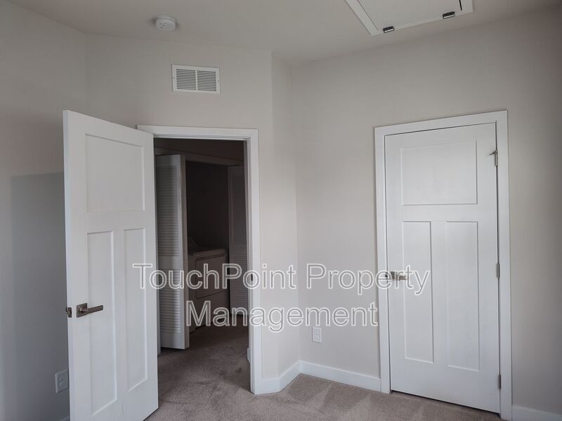 Beautiful End Unit Townhome located in the Towns at Mallard Mills community! property image