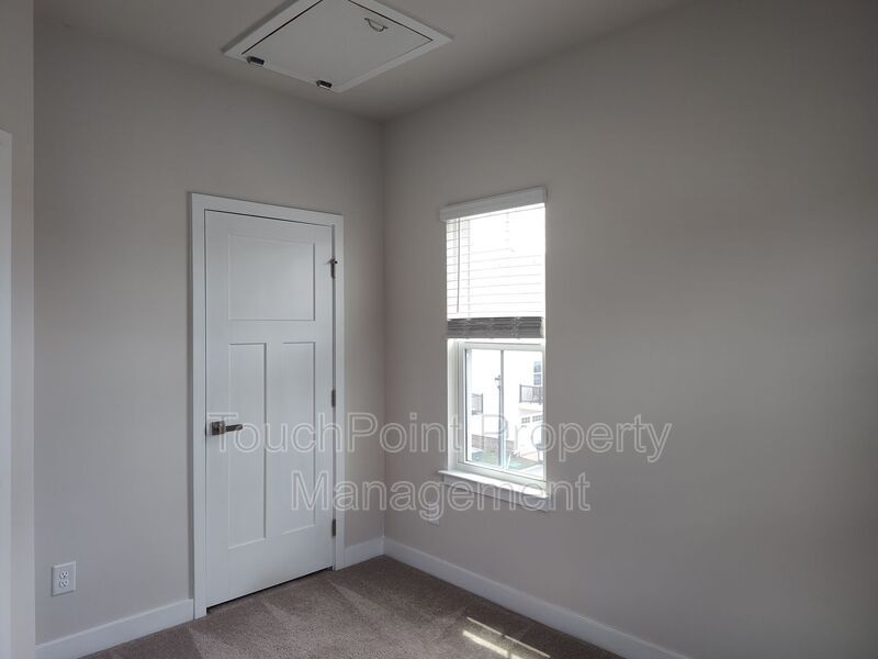 Beautiful End Unit Townhome located in the Towns at Mallard Mills community! property image