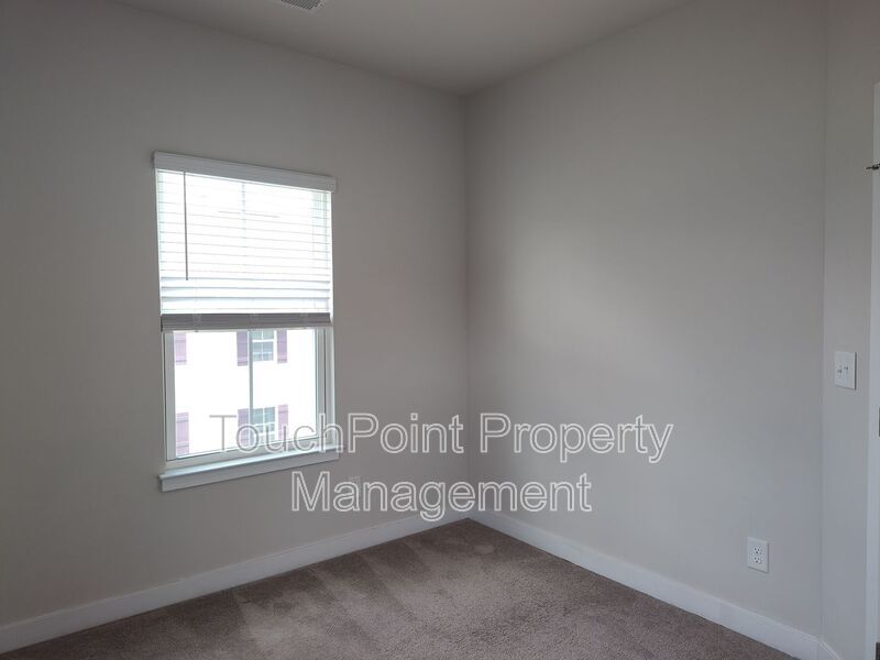 Beautiful End Unit Townhome located in the Towns at Mallard Mills community! property image