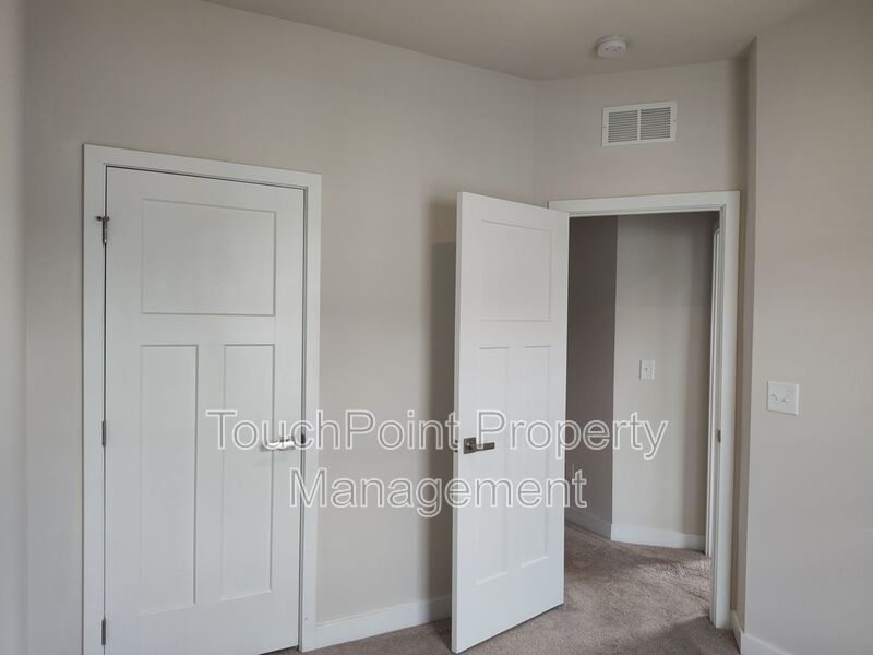 Beautiful End Unit Townhome located in the Towns at Mallard Mills community! property image