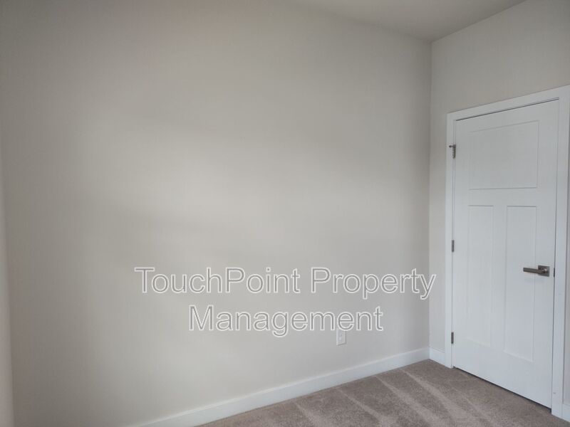Beautiful End Unit Townhome located in the Towns at Mallard Mills community! property image