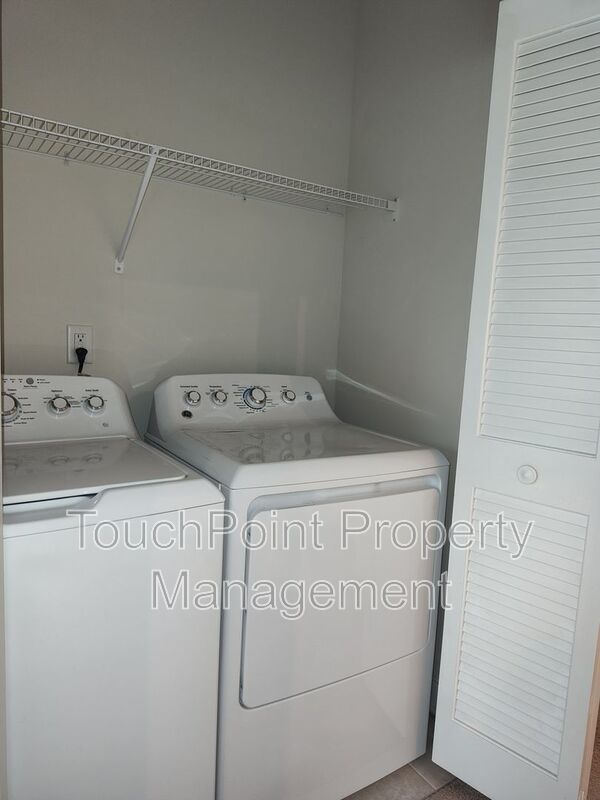 Beautiful End Unit Townhome located in the Towns at Mallard Mills community! property image