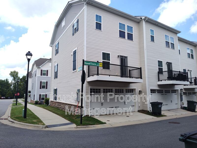 Beautiful End Unit Townhome located in the Towns at Mallard Mills community! property image