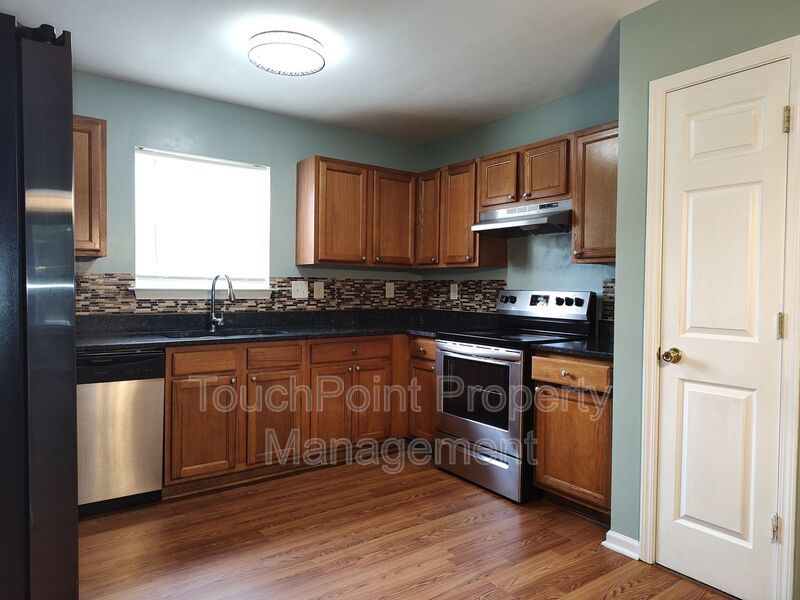 Cozy, 2 story Home located in the  PeachTree Hills community! property image