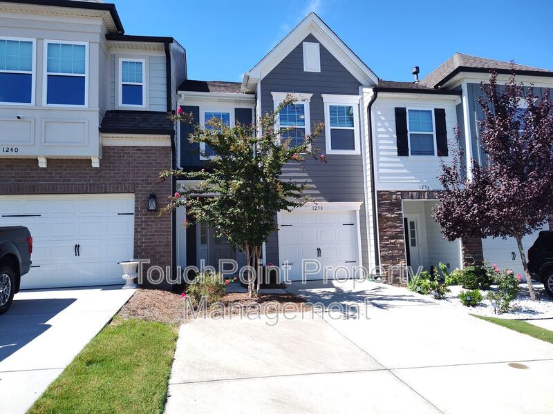 3 Bedroom, 2.5 Bath Townhome located in Paddlers Cove! property image