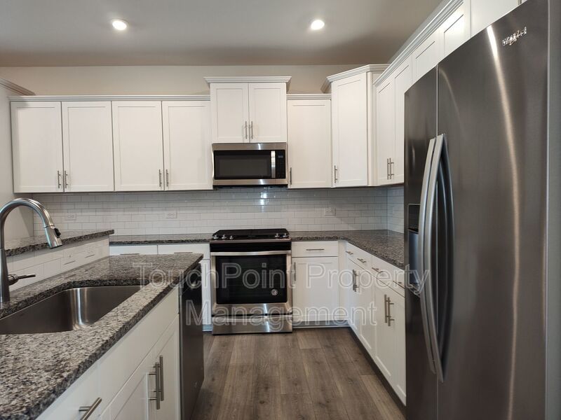 3 Bedroom, 2.5 Bath Townhome located in Paddlers Cove! property image