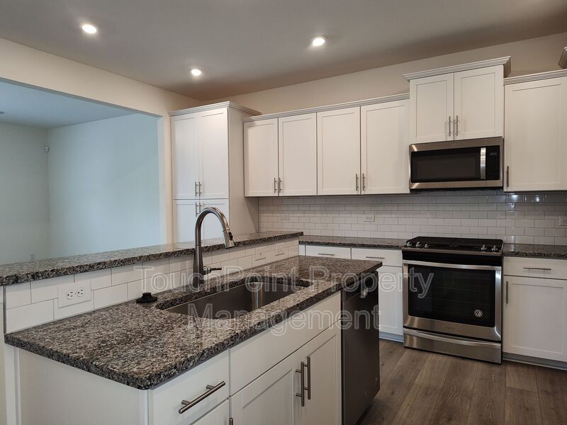 3 Bedroom, 2.5 Bath Townhome located in Paddlers Cove! property image