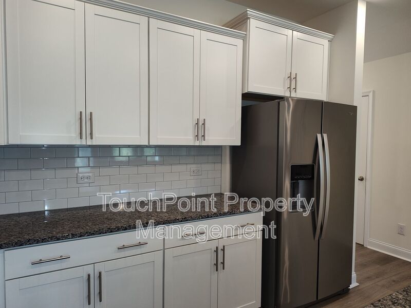3 Bedroom, 2.5 Bath Townhome located in Paddlers Cove! property image