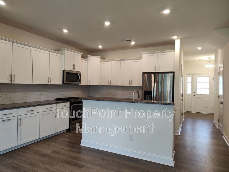 3 Bedroom, 2.5 Bath Townhome located in Paddlers Cove! property image