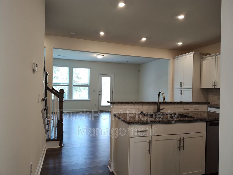 3 Bedroom, 2.5 Bath Townhome located in Paddlers Cove! property image