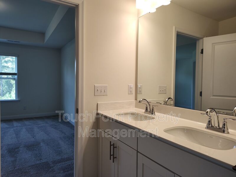 3 Bedroom, 2.5 Bath Townhome located in Paddlers Cove! property image