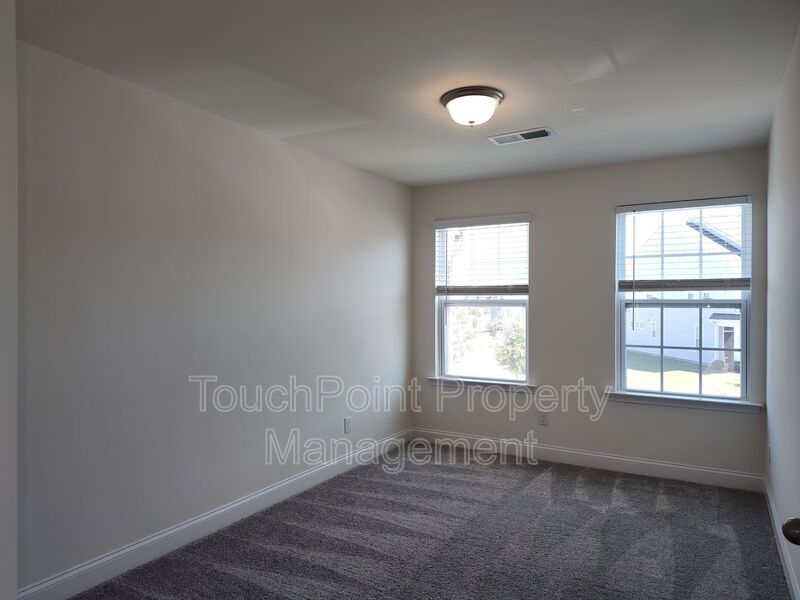 3 Bedroom, 2.5 Bath Townhome located in Paddlers Cove! property image