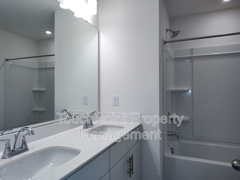 3 Bedroom, 2.5 Bath Townhome located in Paddlers Cove! property image