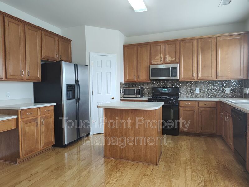 Gorgeous 4 beds, 2.5 bath home located in the Arbor Hills community! property image