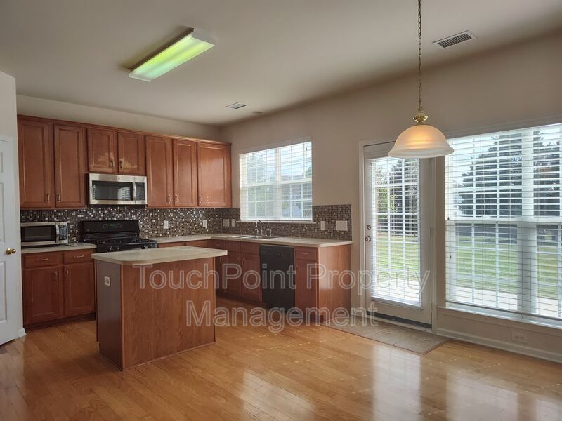 Gorgeous 4 beds, 2.5 bath home located in the Arbor Hills community! property image