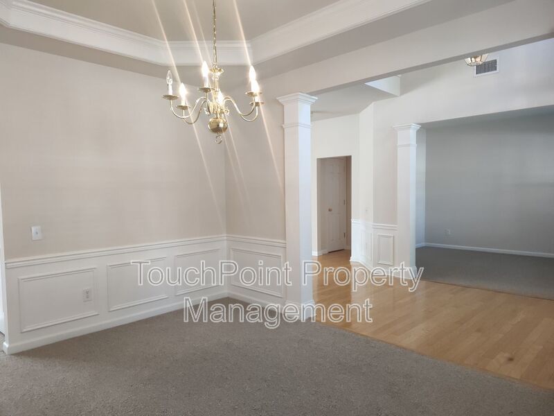 Gorgeous 4 beds, 2.5 bath home located in the Arbor Hills community! property image