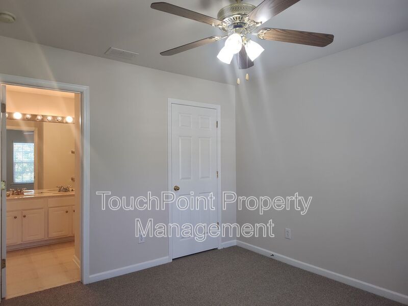 Gorgeous 4 beds, 2.5 bath home located in the Arbor Hills community! property image