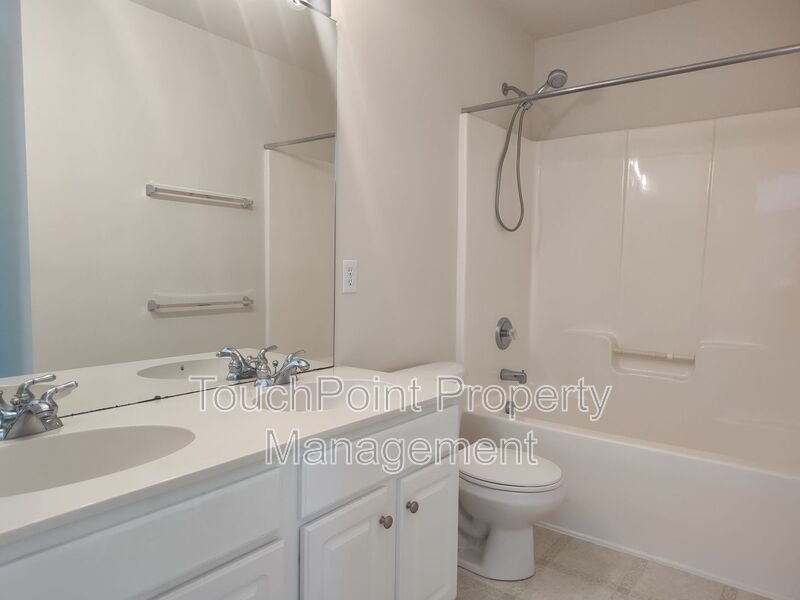 Gorgeous 4 beds, 2.5 bath home located in the Arbor Hills community! property image