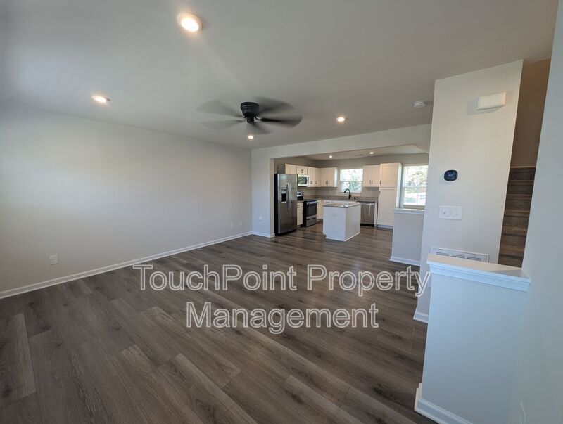 Beautiful, 3 story, 3 bedroom, 2.5 bath Townhome Located in the Woodord Green Community! property image