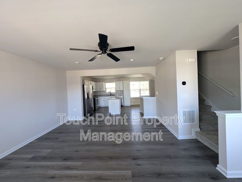 Beautiful, 3 story, 3 bedroom, 2.5 bath Townhome Located in the Woodord Green Community! property image