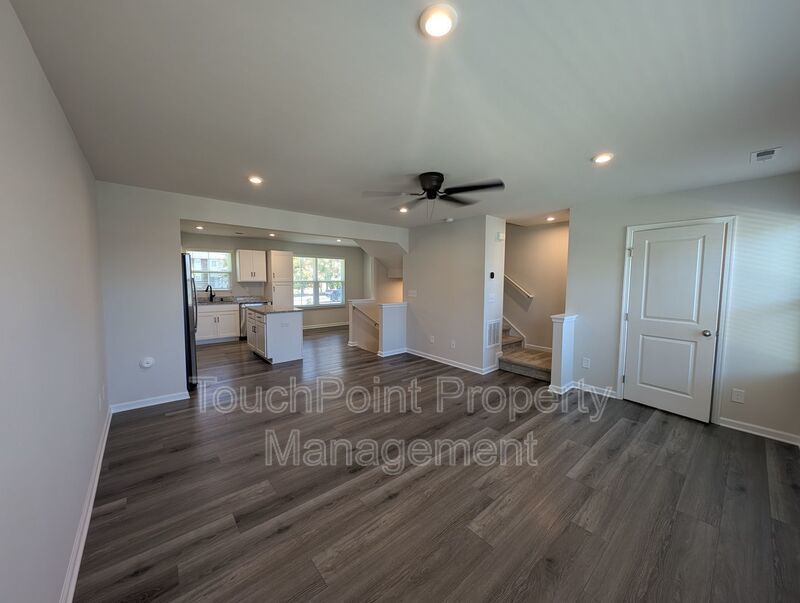 Beautiful, 3 story, 3 bedroom, 2.5 bath Townhome Located in the Woodord Green Community! property image