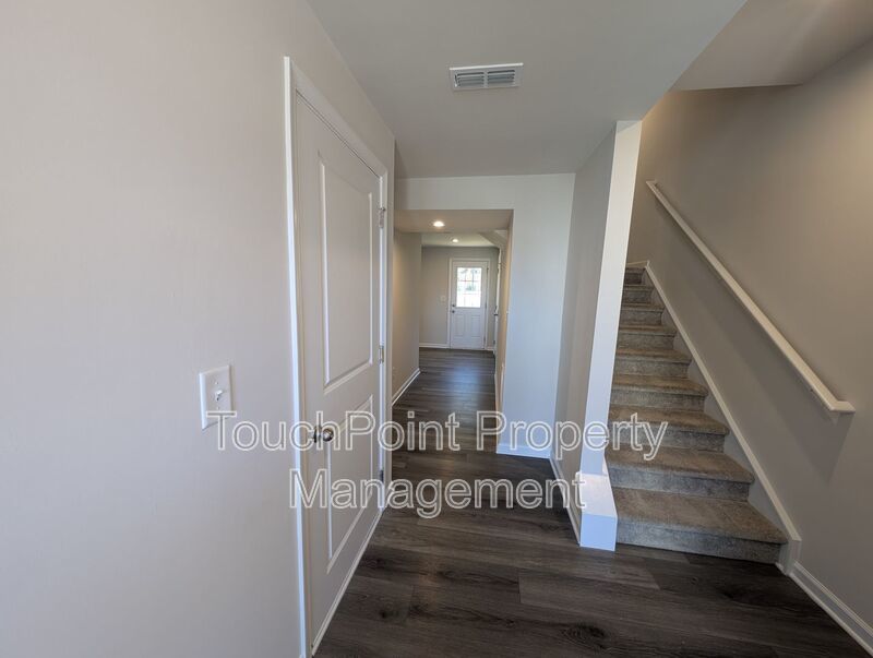 Beautiful, 3 story, 3 bedroom, 2.5 bath Townhome Located in the Woodord Green Community! property image