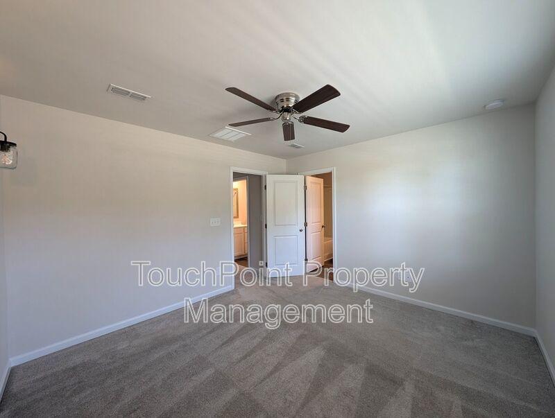 Beautiful, 3 story, 3 bedroom, 2.5 bath Townhome Located in the Woodord Green Community! property image