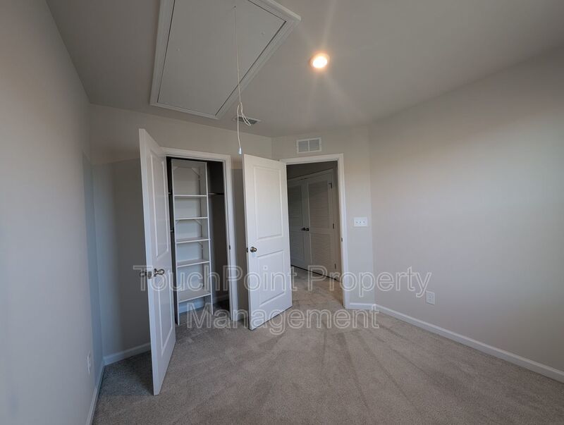 Beautiful, 3 story, 3 bedroom, 2.5 bath Townhome Located in the Woodord Green Community! property image