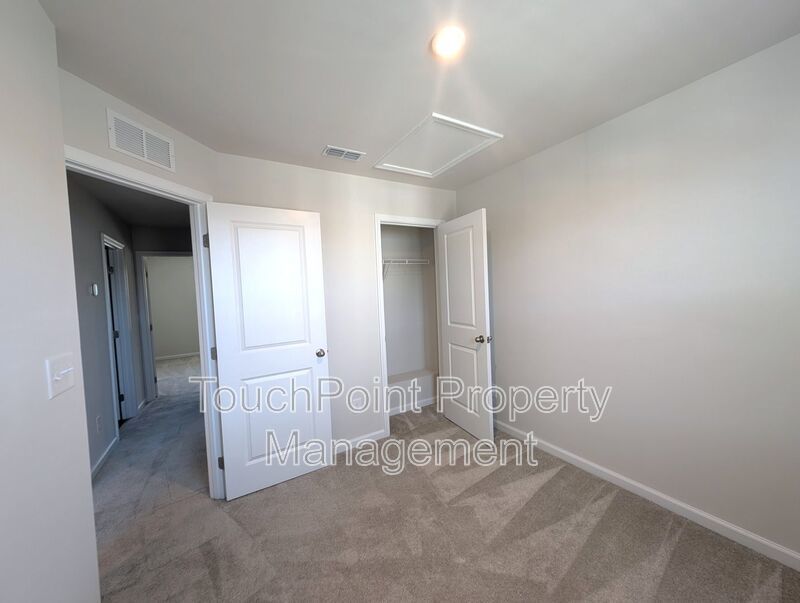 Beautiful, 3 story, 3 bedroom, 2.5 bath Townhome Located in the Woodord Green Community! property image