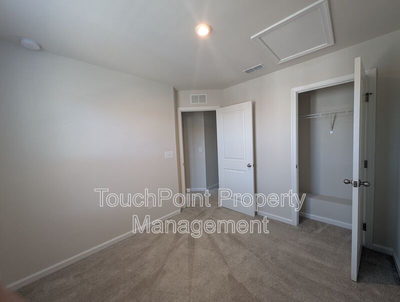 Beautiful, 3 story, 3 bedroom, 2.5 bath Townhome Located in the Woodord Green Community! property image