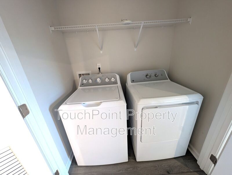 Beautiful, 3 story, 3 bedroom, 2.5 bath Townhome Located in the Woodord Green Community! property image