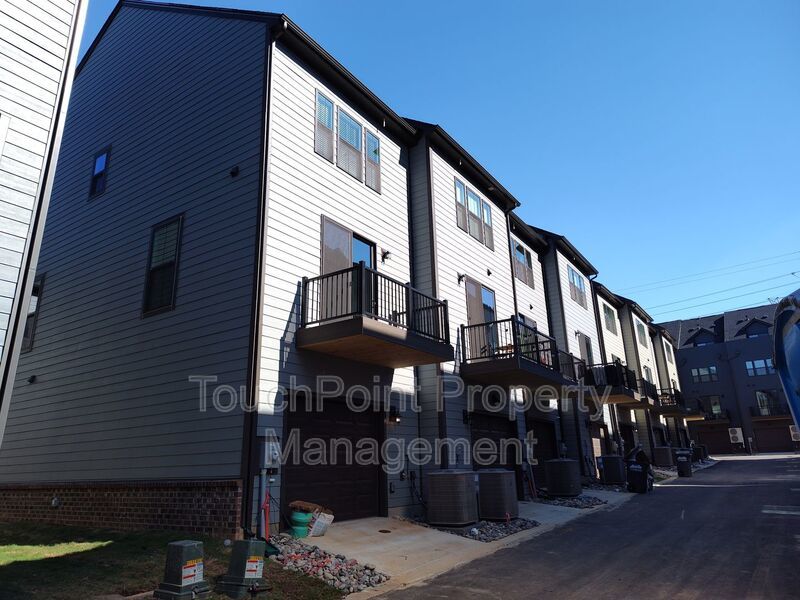 New Build Townhome located in the Southrail Station! property image