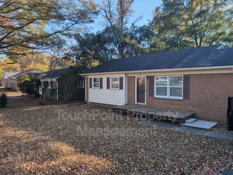 Cozy Ranch Style home located in the Matthews Park community. property image