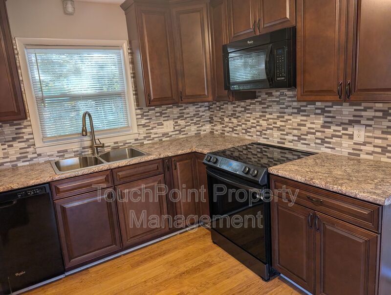 Cozy Ranch Style home located in the Matthews Park community. property image