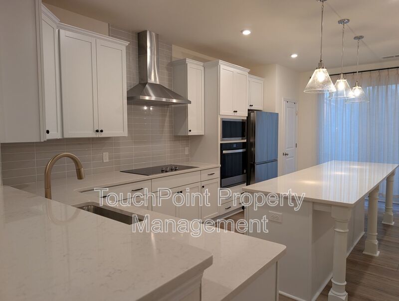 Beautiful End Unit Townhome in the Alexander Providence Community! property image
