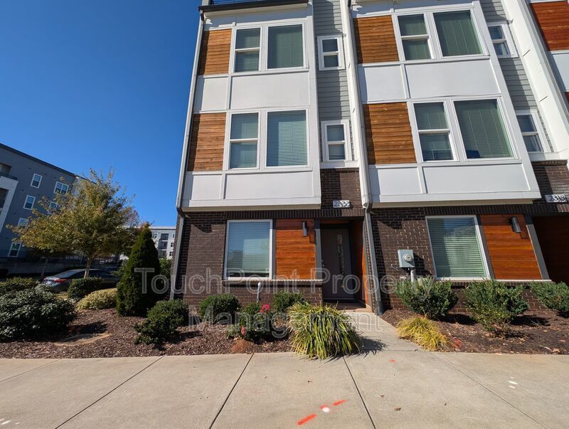 End-unit townhome in Bryant Park Terrace! 2-beds, 2-full baths, and 2-half baths. property image