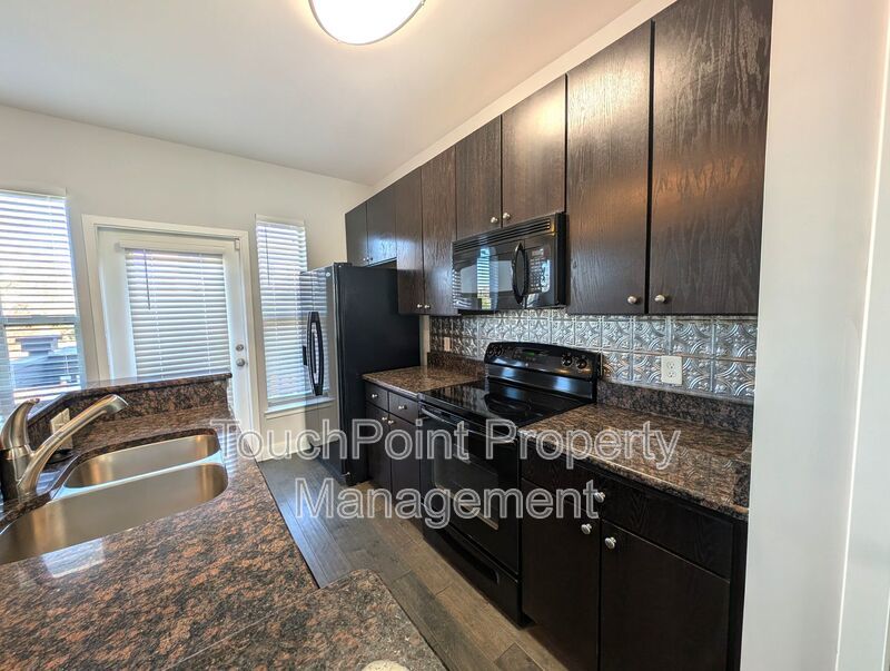 Beautiful, 3 bed, 2 bath Townhome Located in the Seigle Point Community! property image