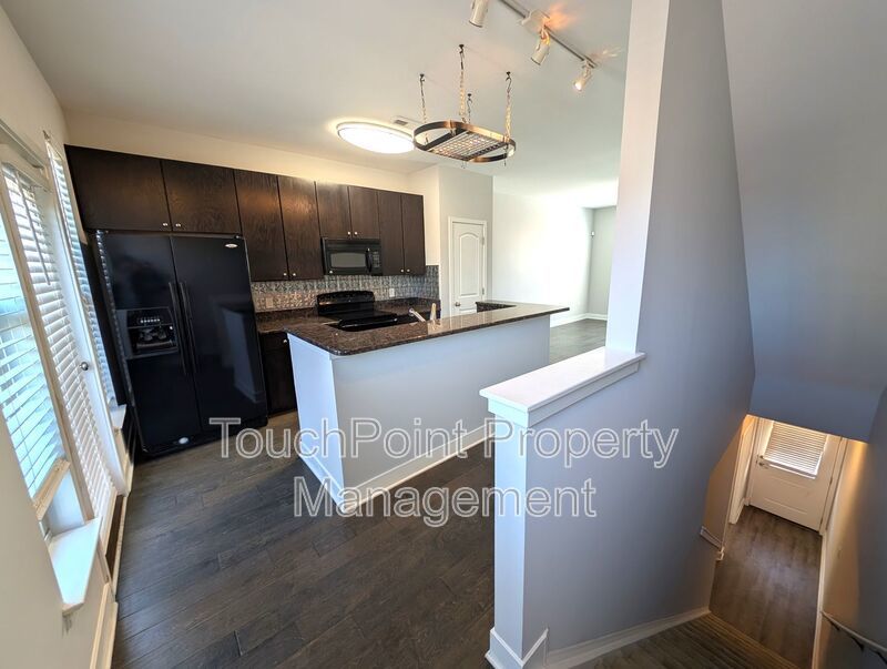 Beautiful, 3 bed, 2 bath Townhome Located in the Seigle Point Community! property image