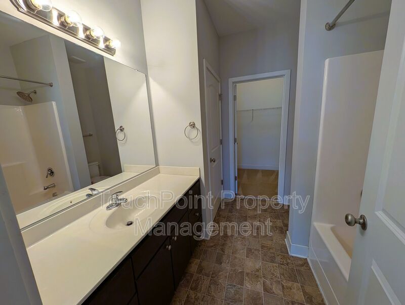 Beautiful, 3 bed, 2 bath Townhome Located in the Seigle Point Community! property image