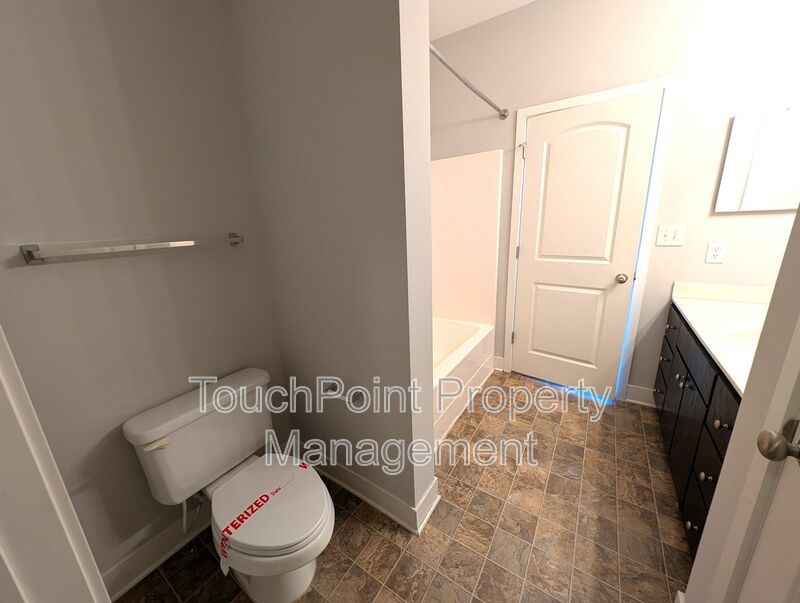 Beautiful, 3 bed, 2 bath Townhome Located in the Seigle Point Community! property image