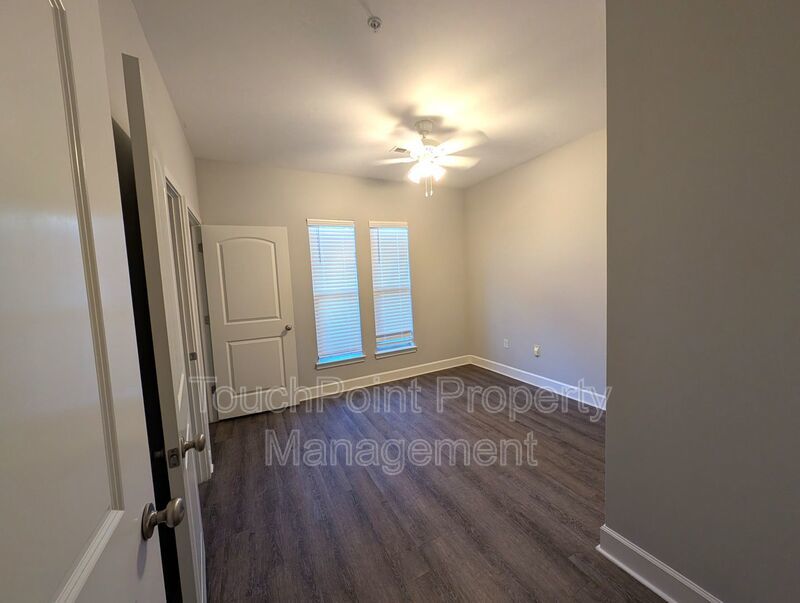 Beautiful, 3 bed, 2 bath Townhome Located in the Seigle Point Community! property image