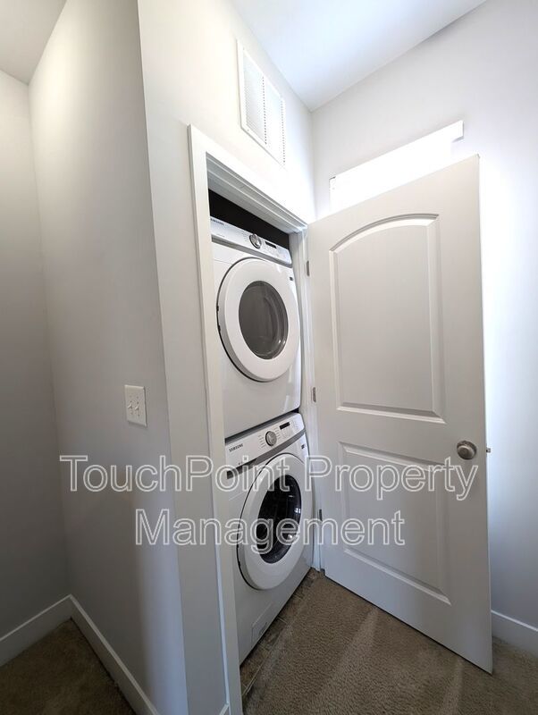 Beautiful, 3 bed, 2 bath Townhome Located in the Seigle Point Community! property image