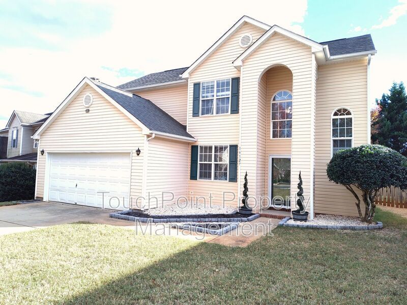 Gorgeous 2 Story Home located in the Hamilton Green Community! property image