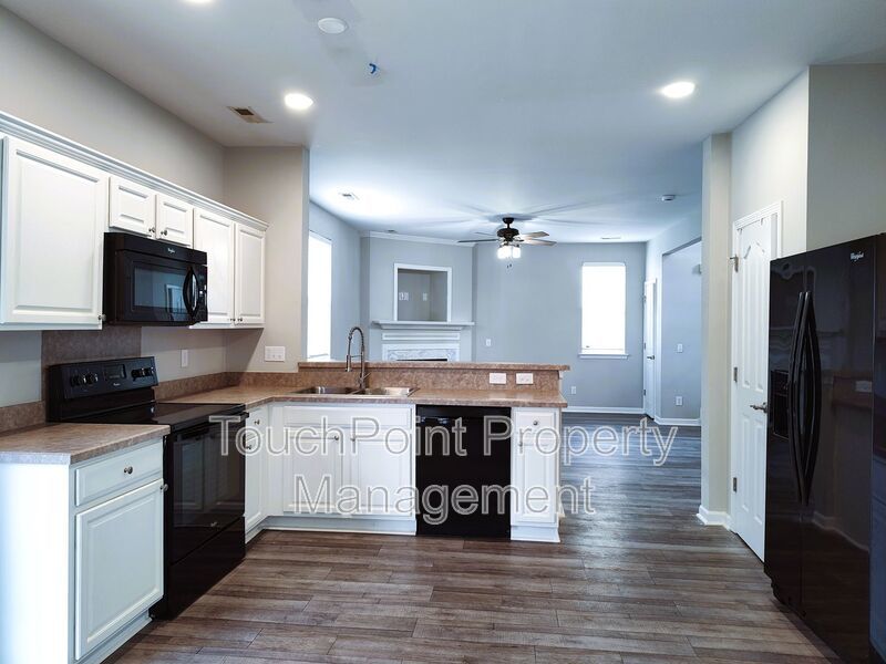 Gorgeous 2 Story Home located in the Hamilton Green Community! property image