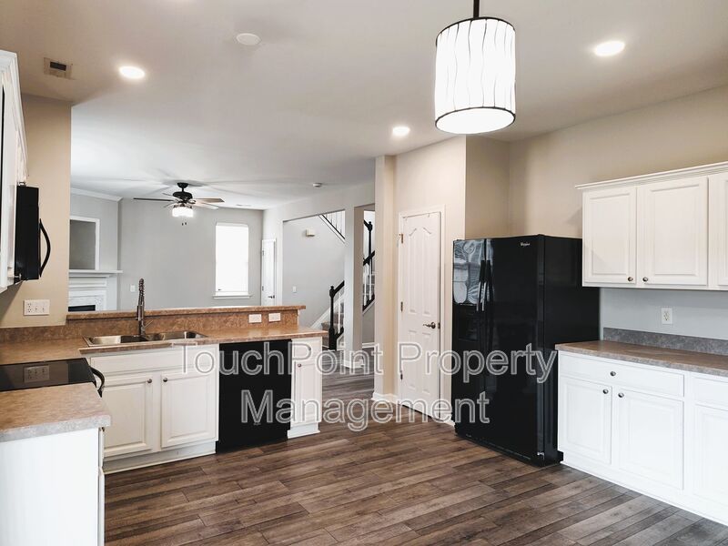 Gorgeous 2 Story Home located in the Hamilton Green Community! property image